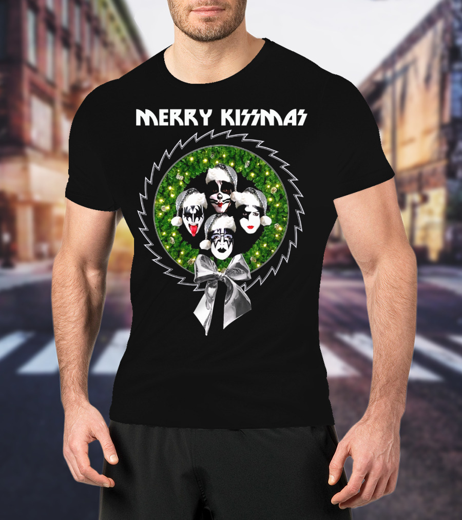 Merry Kissmas With Iconic Rock Band Faces In Festive Santa Hats Wreath T-Shirt