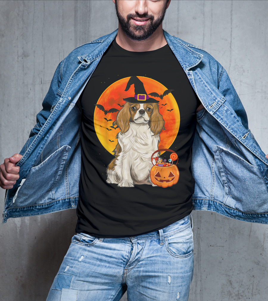 Halloween Cavalier Charles Spaniel With Pumpkin And Bats T-Shirt