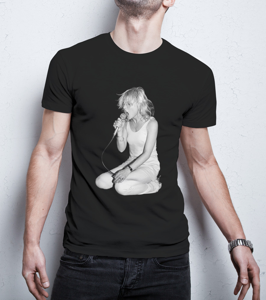 Blondie Lead Singer Onstage Kneeling Performance T-Shirt