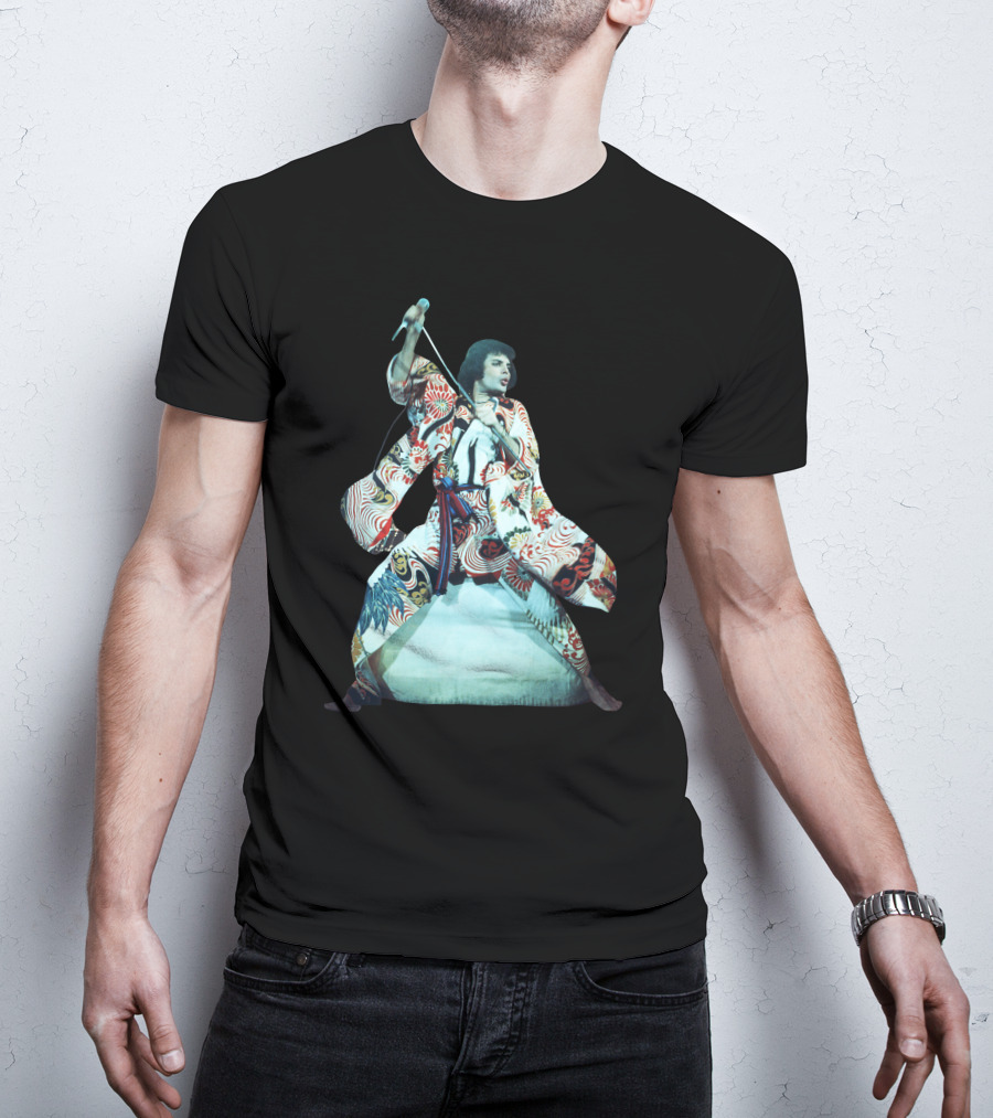 Qun Warrior In Traditional Kimono With Sword T-Shirt