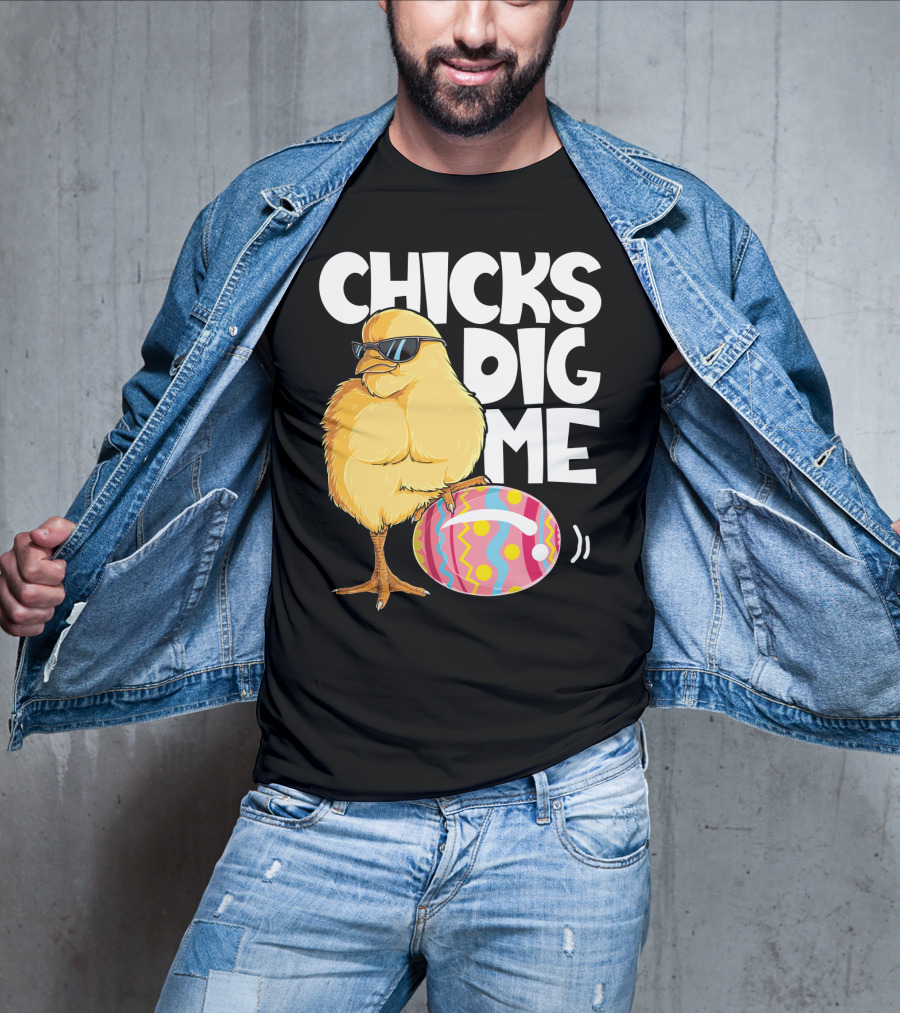 Chicks Dig Me Easter Bunny Ears Egg Men17 Sunglasses Cool Chick Egg T-Shirt