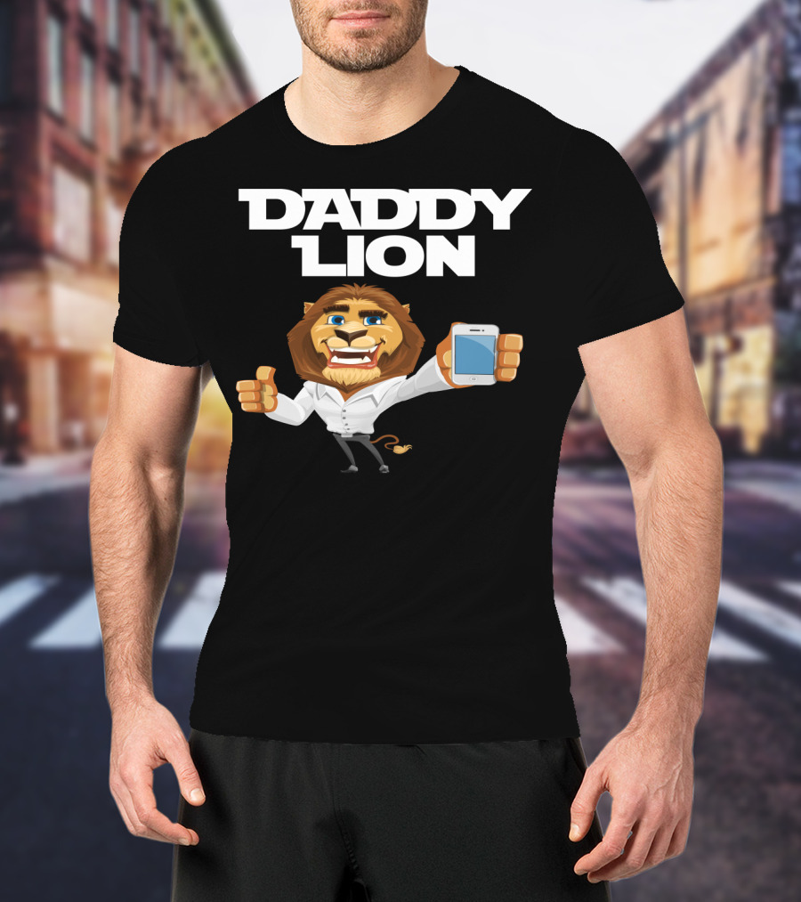 Daddy Lion With Smartphone Thumbs Up T-Shirt