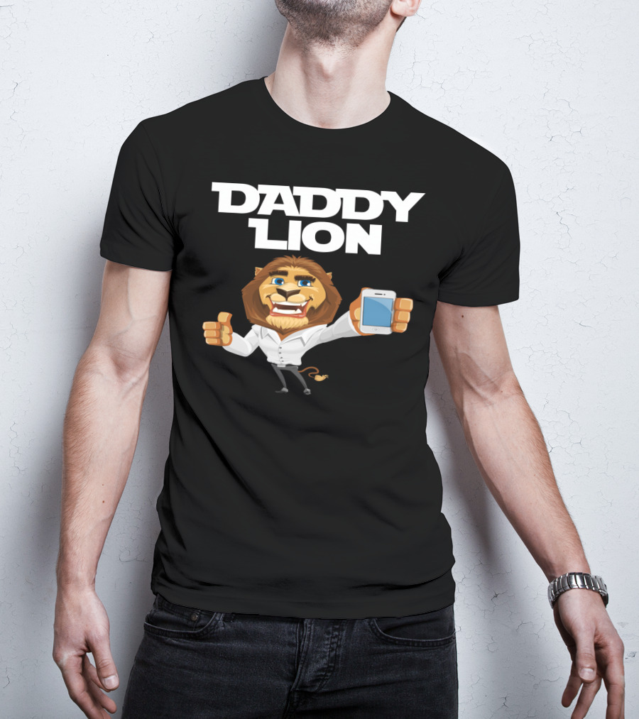 Daddy Lion With Smartphone Thumbs Up T-Shirt