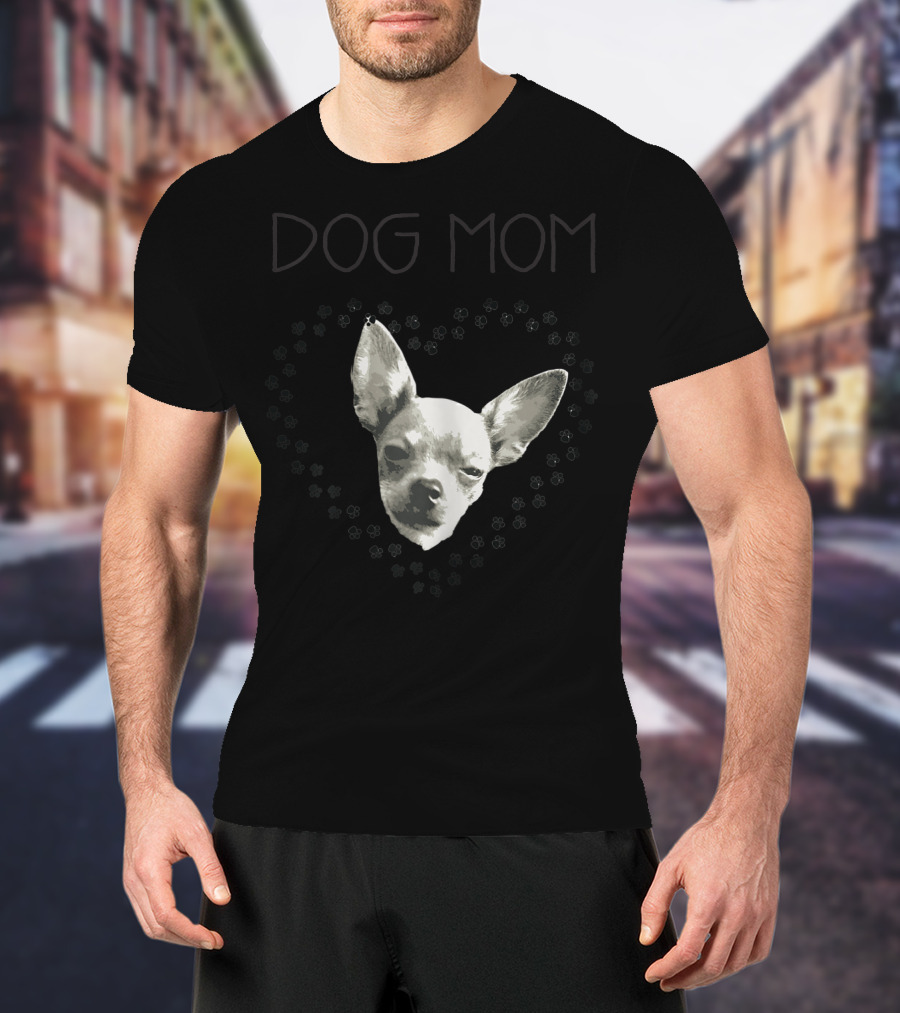 DOG MOM Chihuahua Paw Print Heart T-Shirt