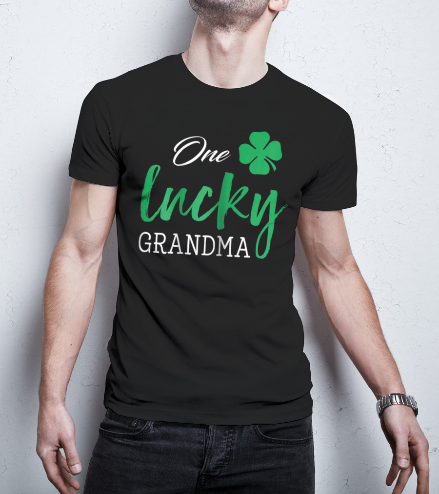 One Lucky Grandma Shamrock St Patrick's Day T-Shirt
