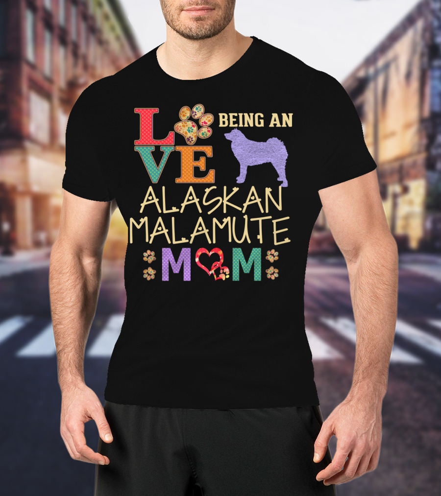 Love Being An Alaskan Malamute Mom T-Shirt