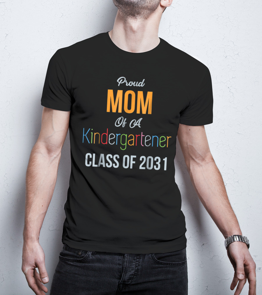 Proud Mom Of A Kindergartener Class Of 2031 T-Shirt
