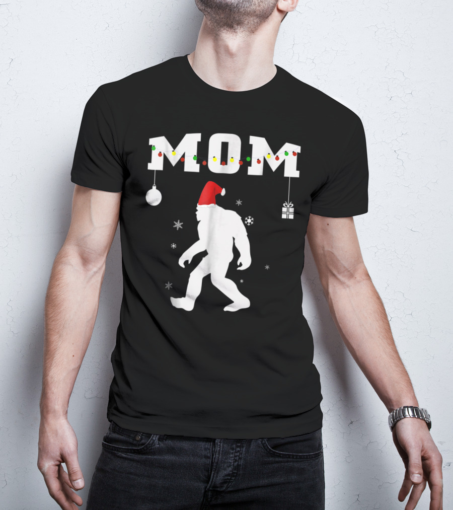 Bigfoot Mom Christmas Santa Hat Ornament Snowflakes Gift T-Shirt