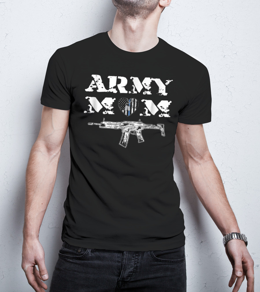 Army Mom Heart USA Flag Gun Design Women29 T-Shirt