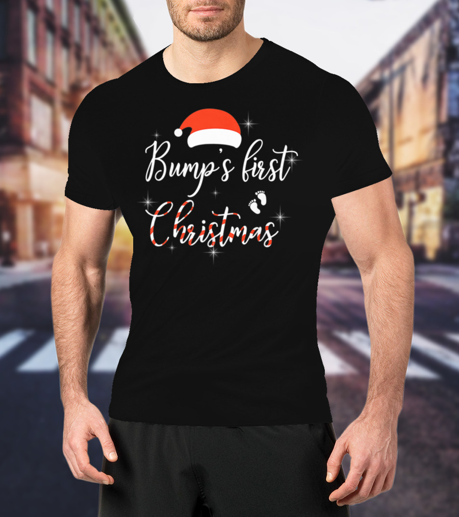 Bump's First Christmas Santa Hat Baby Feet Pregnant Mom Expecting Baby T-Shirt