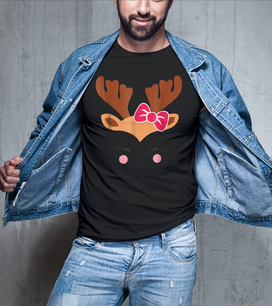 Cute Reindeer With Bow For Awesome Girlfriend Mom Daughter T-Shirt