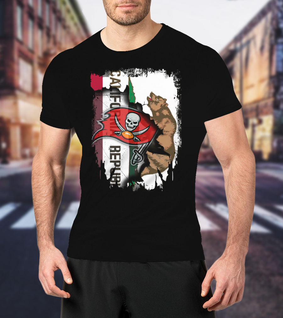 California Republic Bear With Buccaneers Pirate Flag T-Shirt