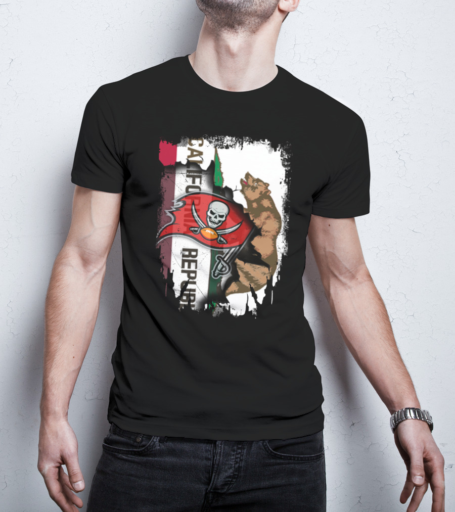 California Republic Bear With Buccaneers Pirate Flag T-Shirt