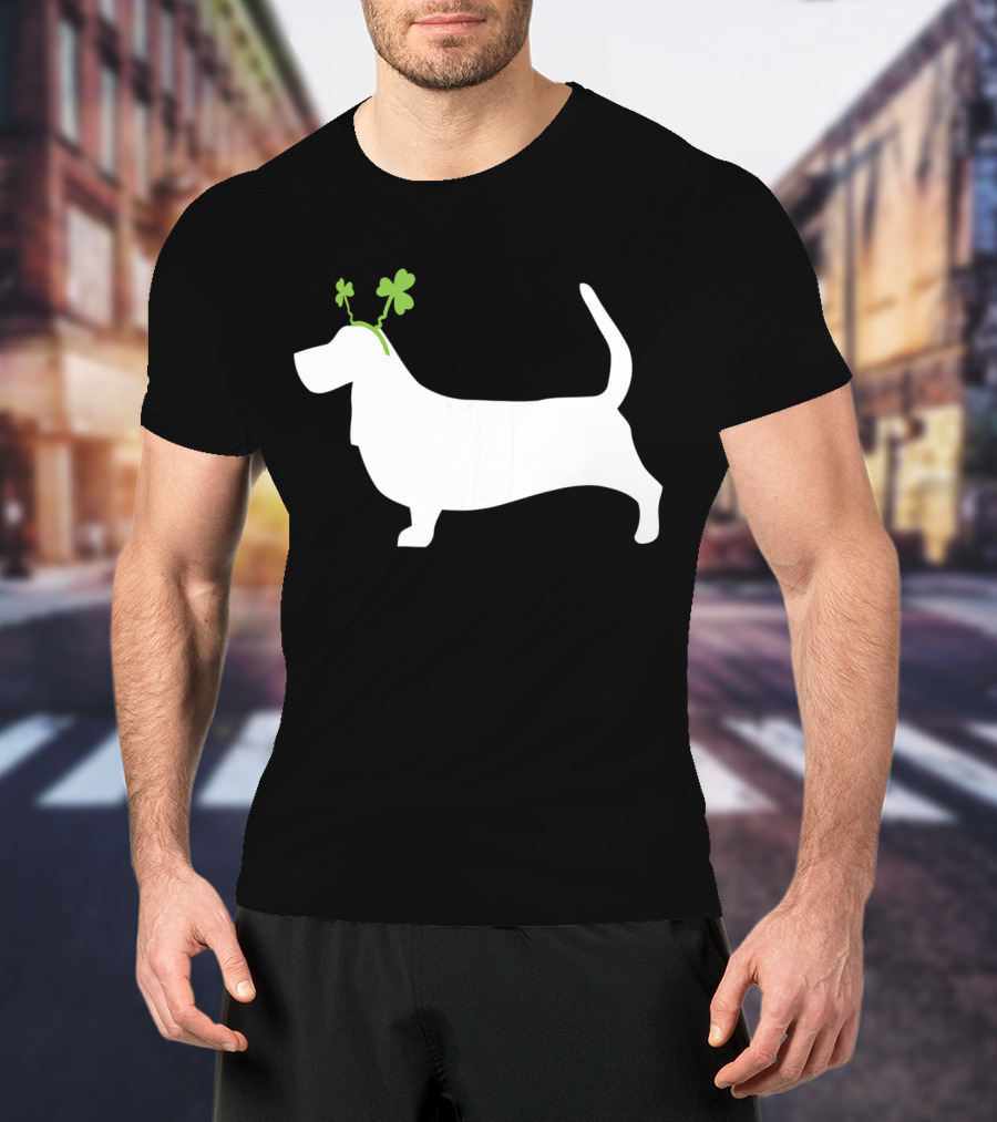 Basset Hound Shamrock St Patrick's Day T-Shirt