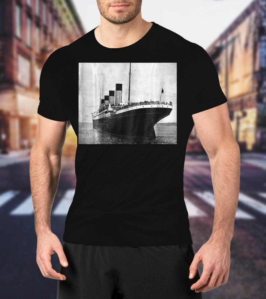 Kids The Titanic Setting Sail Iconic Ocean Liner Image T-Shirt