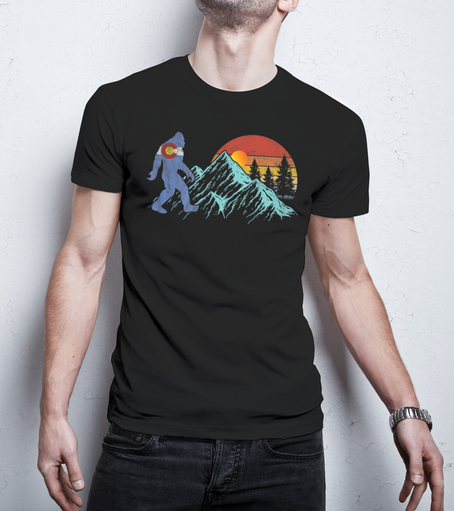 Bigfoot Colorado Flag Retro Sun Mountains And Trees T-Shirt