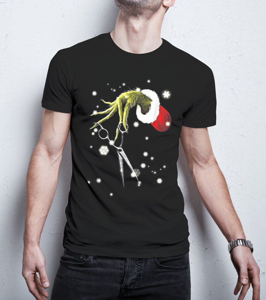 Grinch Hand With Scissors Santa Hat Snowflakes Hairdresser Christmas SE T-Shirt