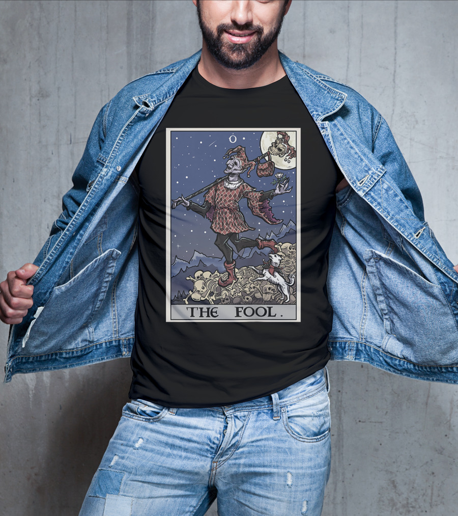The Fool Tarot Card Gothic Halloween Jester On Skull Pile T-Shirt