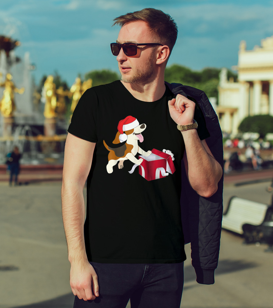 Beagle Dog Christmas Funny Santa Hat With Gift Box T-Shirt
