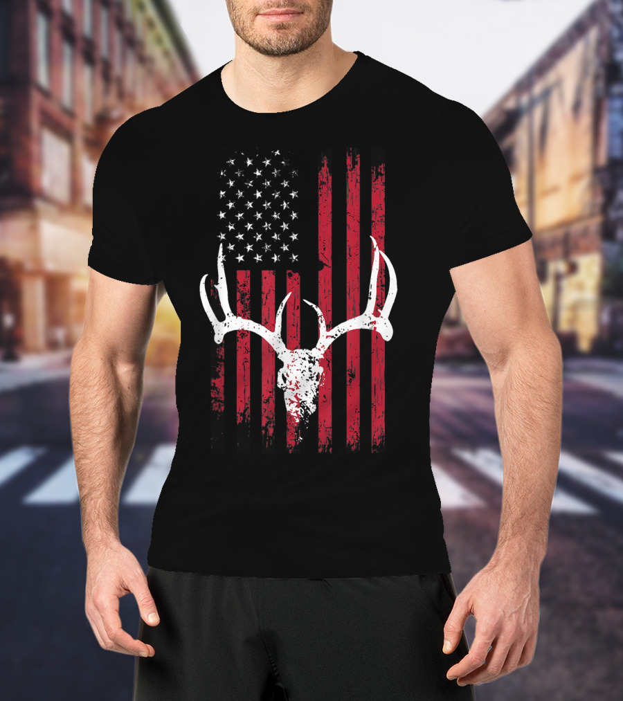 Vintage Deer USA Flag Animals Lover Antlers Rustic Patriotic T-Shirt