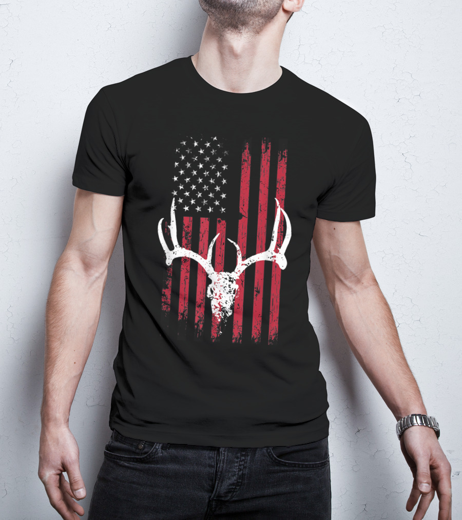 Vintage Deer USA Flag Animals Lover Antlers Rustic Patriotic T-Shirt