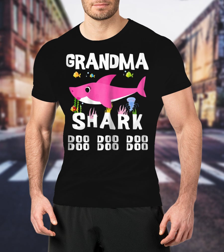 Grandma Shark Doo Doo Doo Mothers Pink Cartoon Fish Sea Creatures T-Shirt