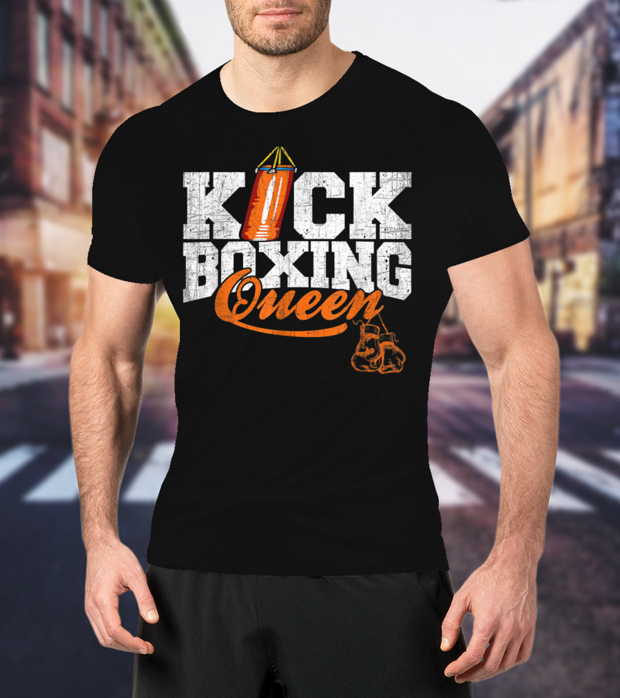 Kickboxing Queen Punching Bag And Boxing Gloves T-Shirt
