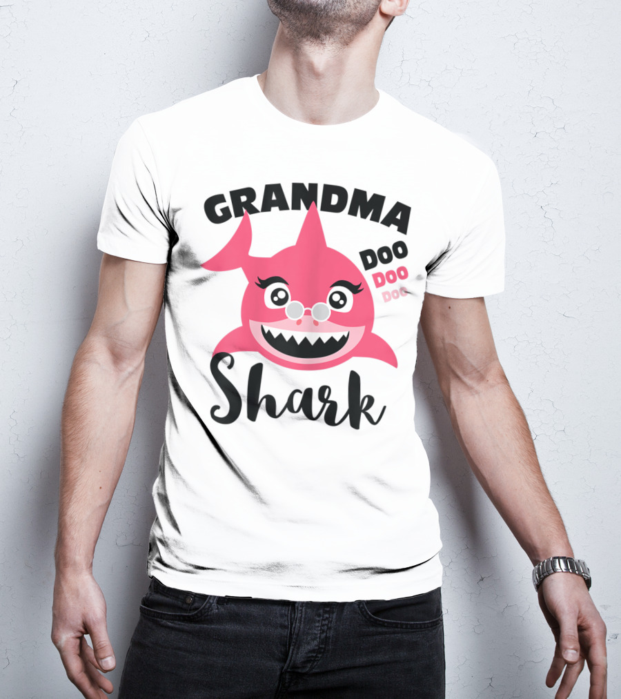 Grandma Shark Doo Doo Doo Pink Shark With Glasses T-Shirt