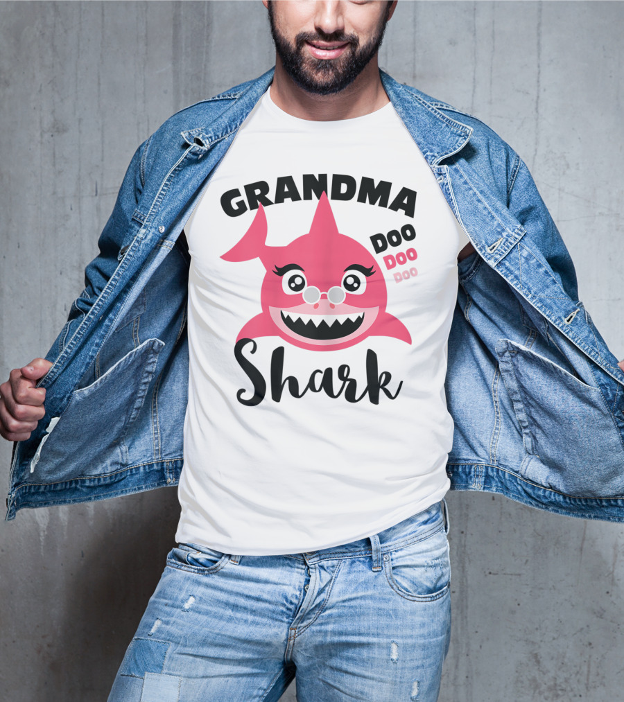 Grandma Shark Doo Doo Doo Pink Shark With Glasses T-Shirt