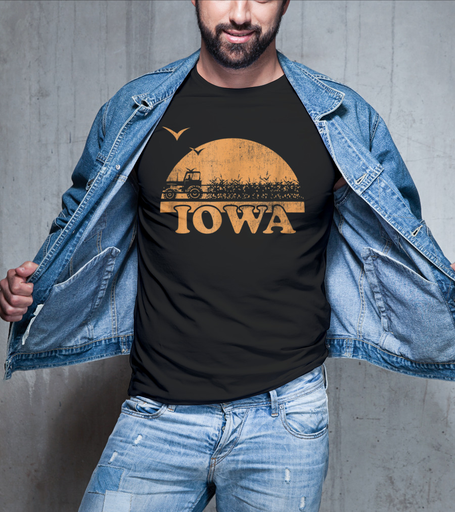 Vintage Iowa 70s 80s Distressed Sunrise Tractor Scene T-Shirt