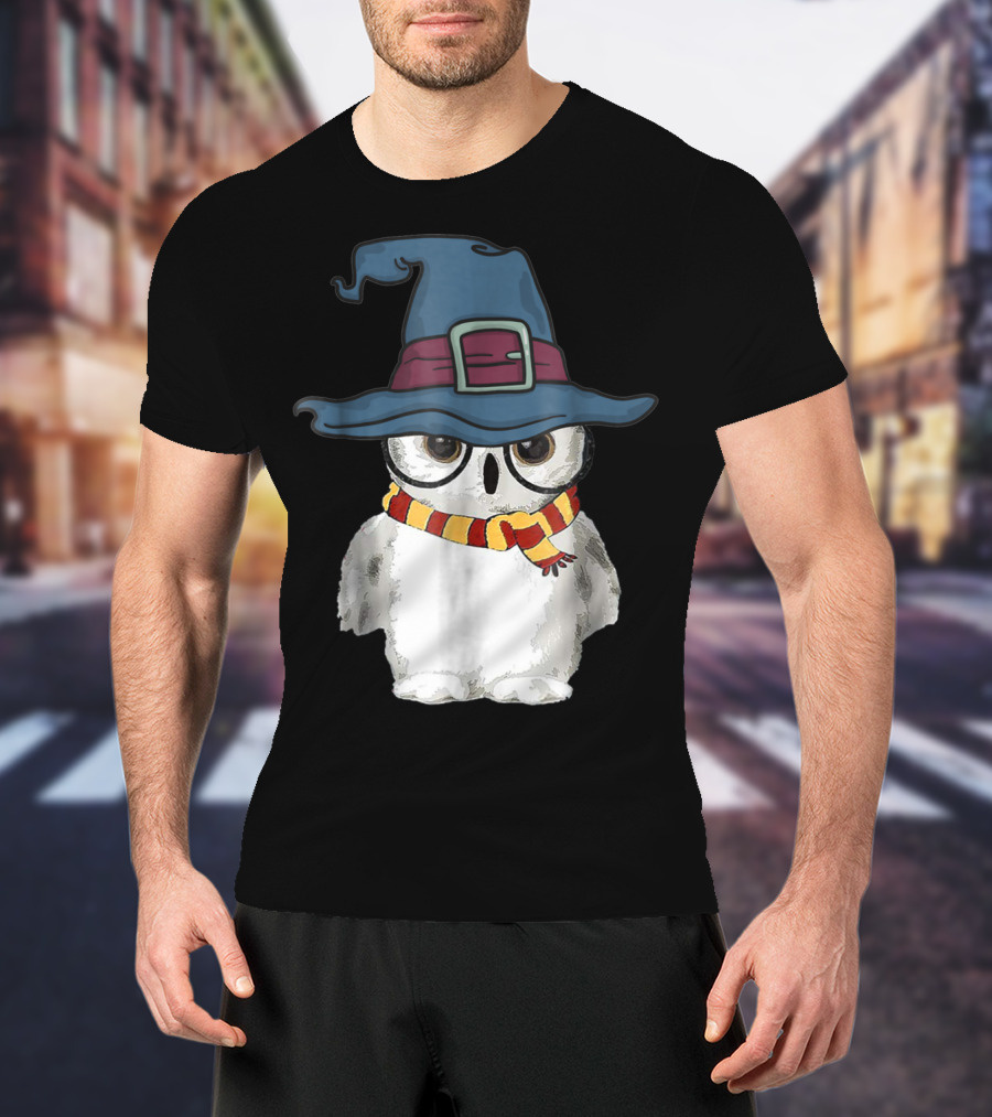 Cute Owl Wizard Hat With Striped Scarf T-Shirt