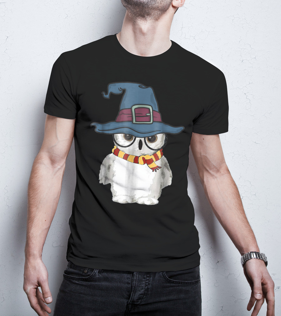 Cute Owl Wizard Hat With Striped Scarf T-Shirt