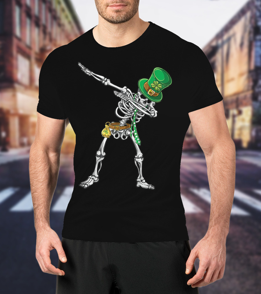 Dabbing Skeleton Leprechaun With Green Hat And Shamrock Tie T-Shirt