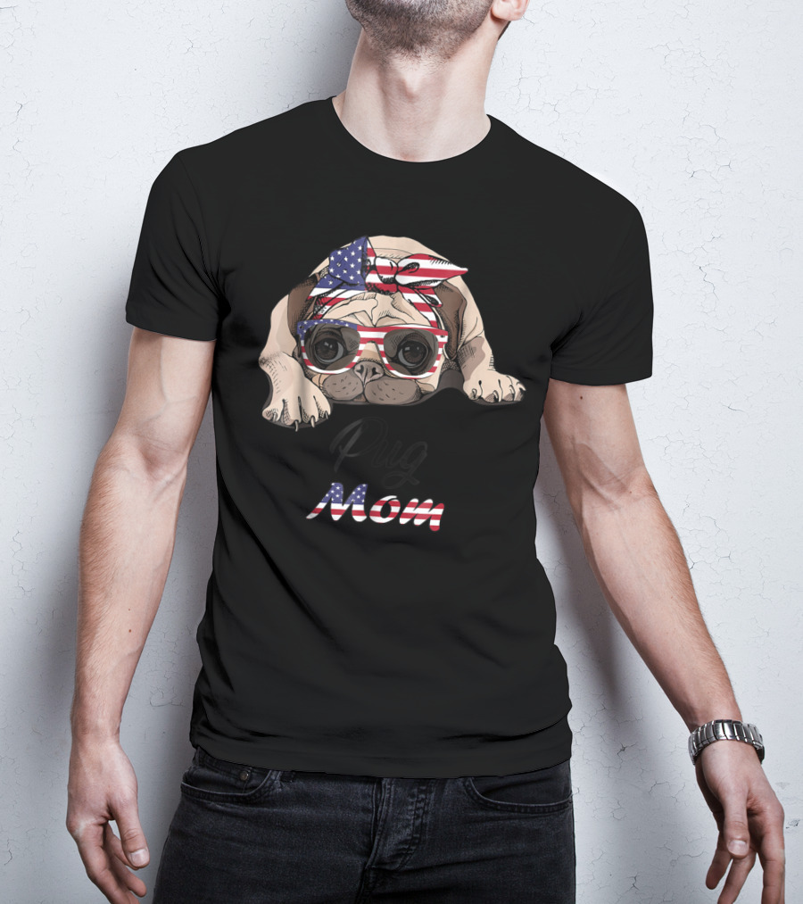 Pug Mom American Flag Bandana And Glasses T-Shirt