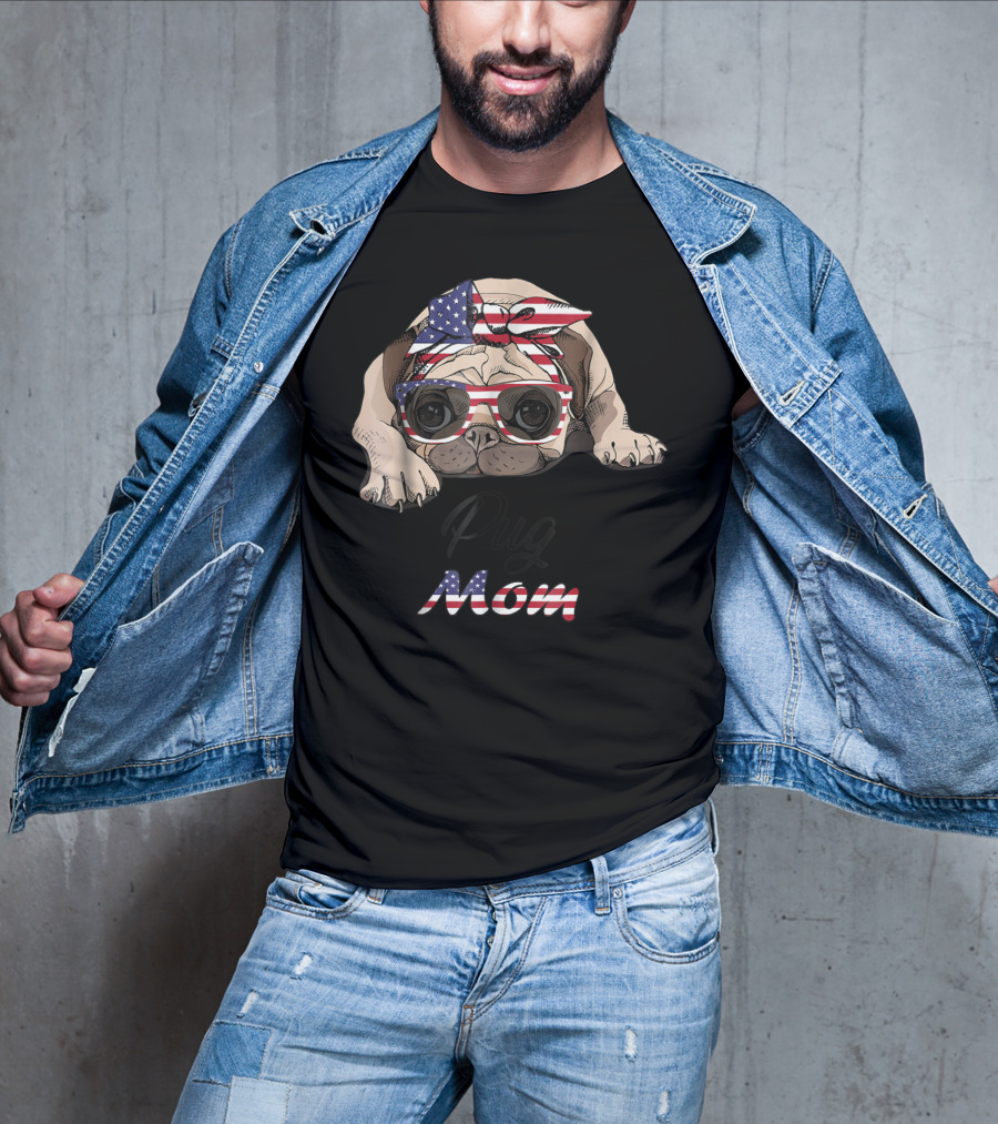 Pug Mom American Flag Bandana And Glasses T-Shirt