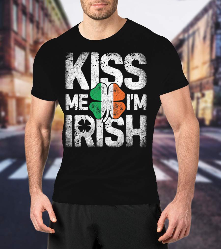 Kiss Me I'm Irish St Patricks Day Men Ireland Shamrock Black T-Shirt