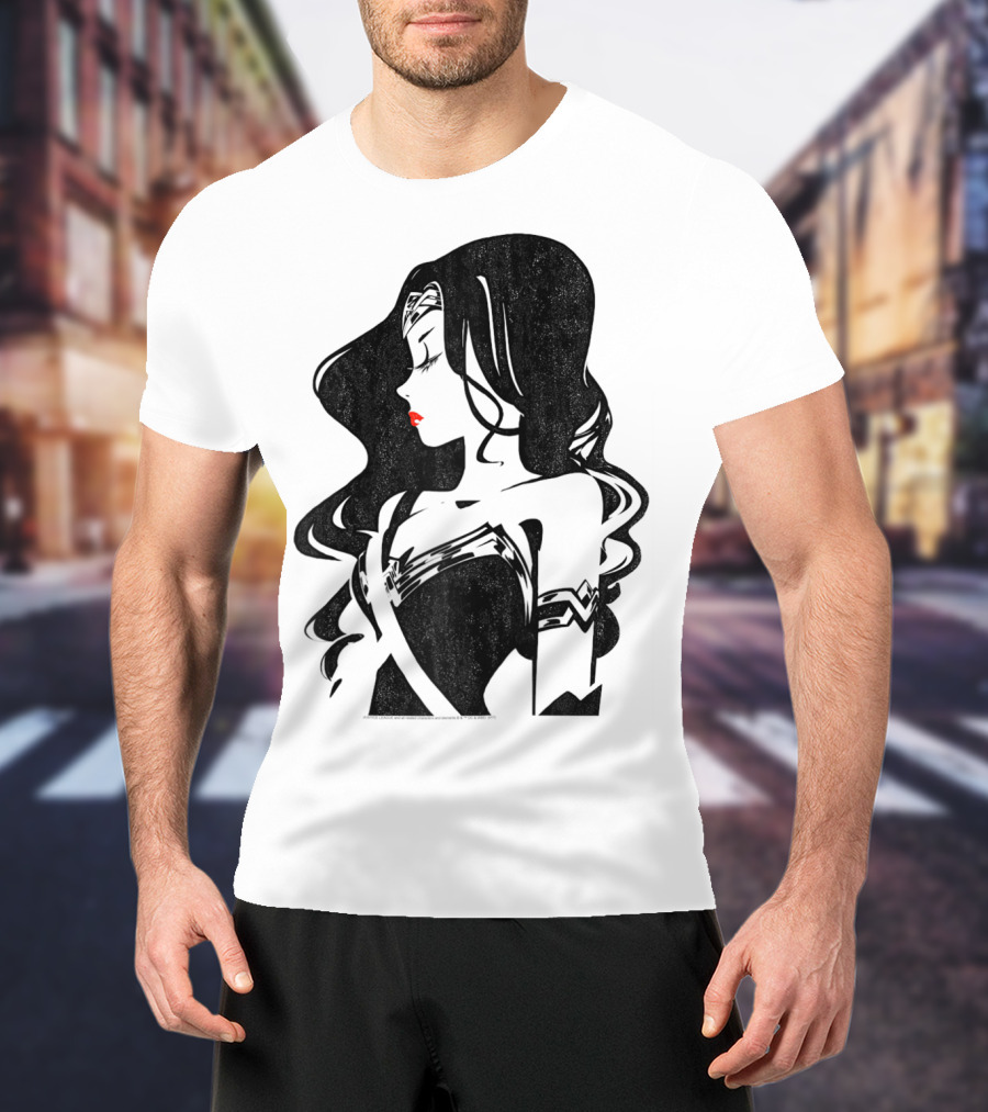 Justice League Wonder Woman Profile Silhouette With Red Lips T-Shirt