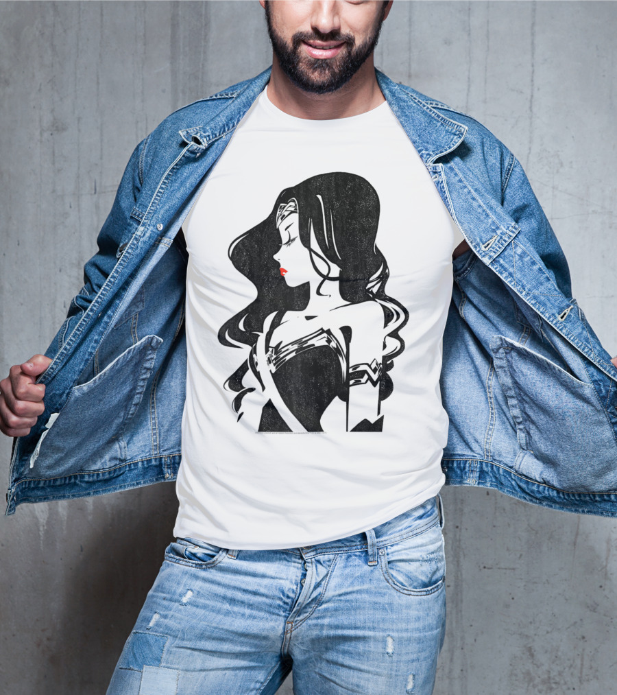Justice League Wonder Woman Profile Silhouette With Red Lips T-Shirt