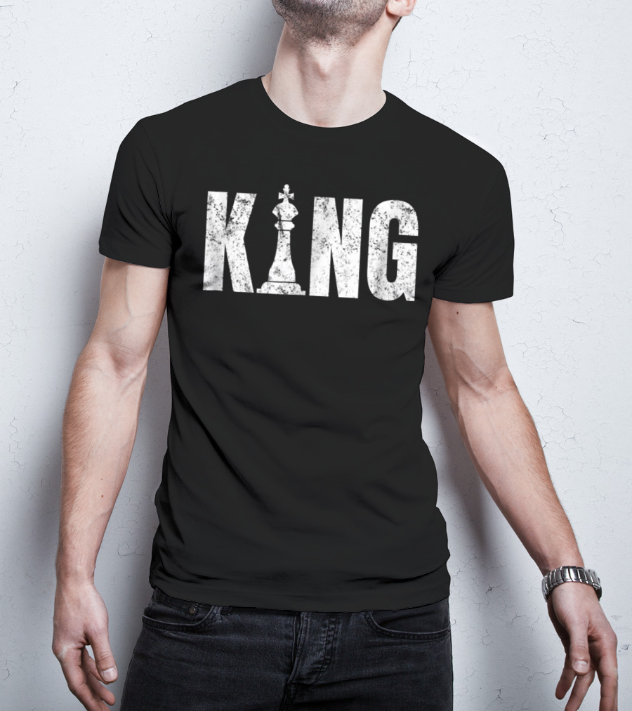King Chess Piece Distressed Vintage Chess Player T-Shirt