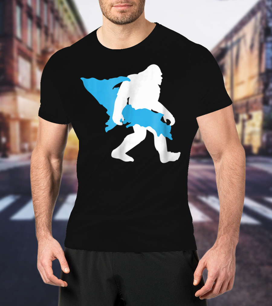 Bigfoot Upper Peninsula Funny Sasquatch UP Michigan Map T-Shirt