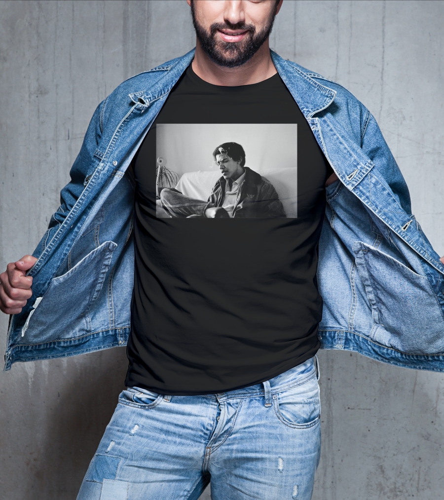 Vintage College Obama Black And White Photo Smoking Relaxed Mood T-Shirt