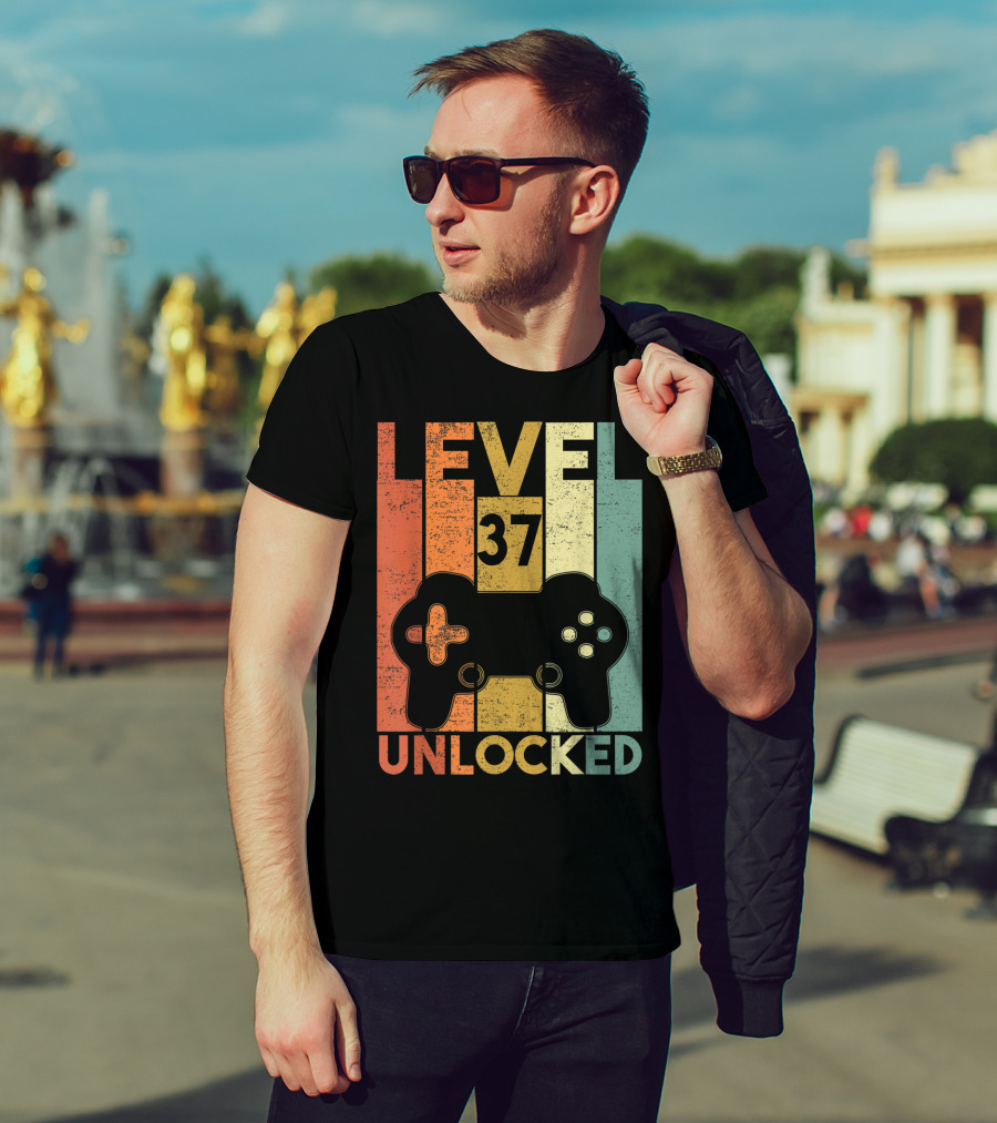 Level 37 Unlocked 1983 Birthday Gaming Controller T-Shirt