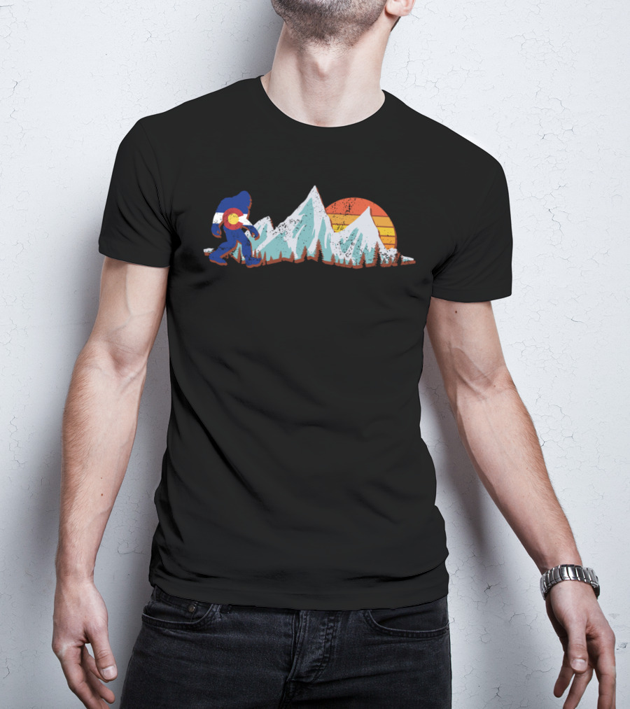 Colorado Flag Bigfoot Silhouette Mountain Scene With Sunset T-Shirt