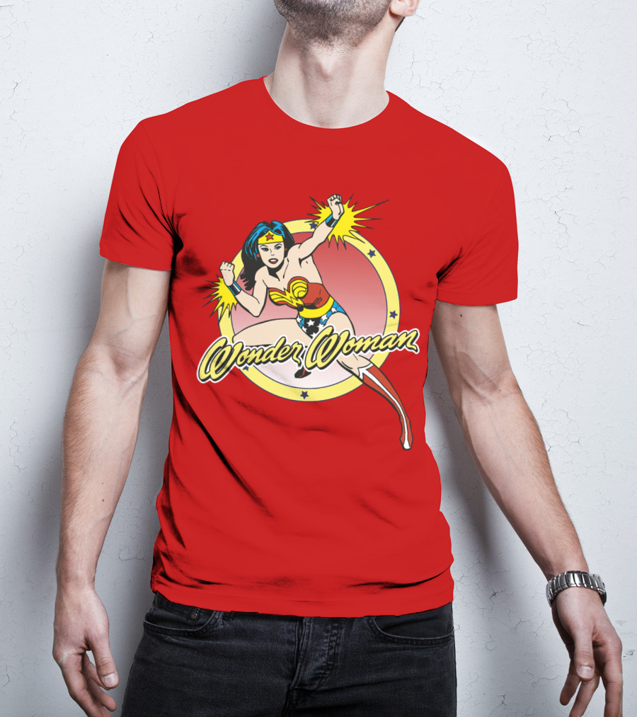 Wonder Woman Dynamic Heroic Pose Comic T-Shirt