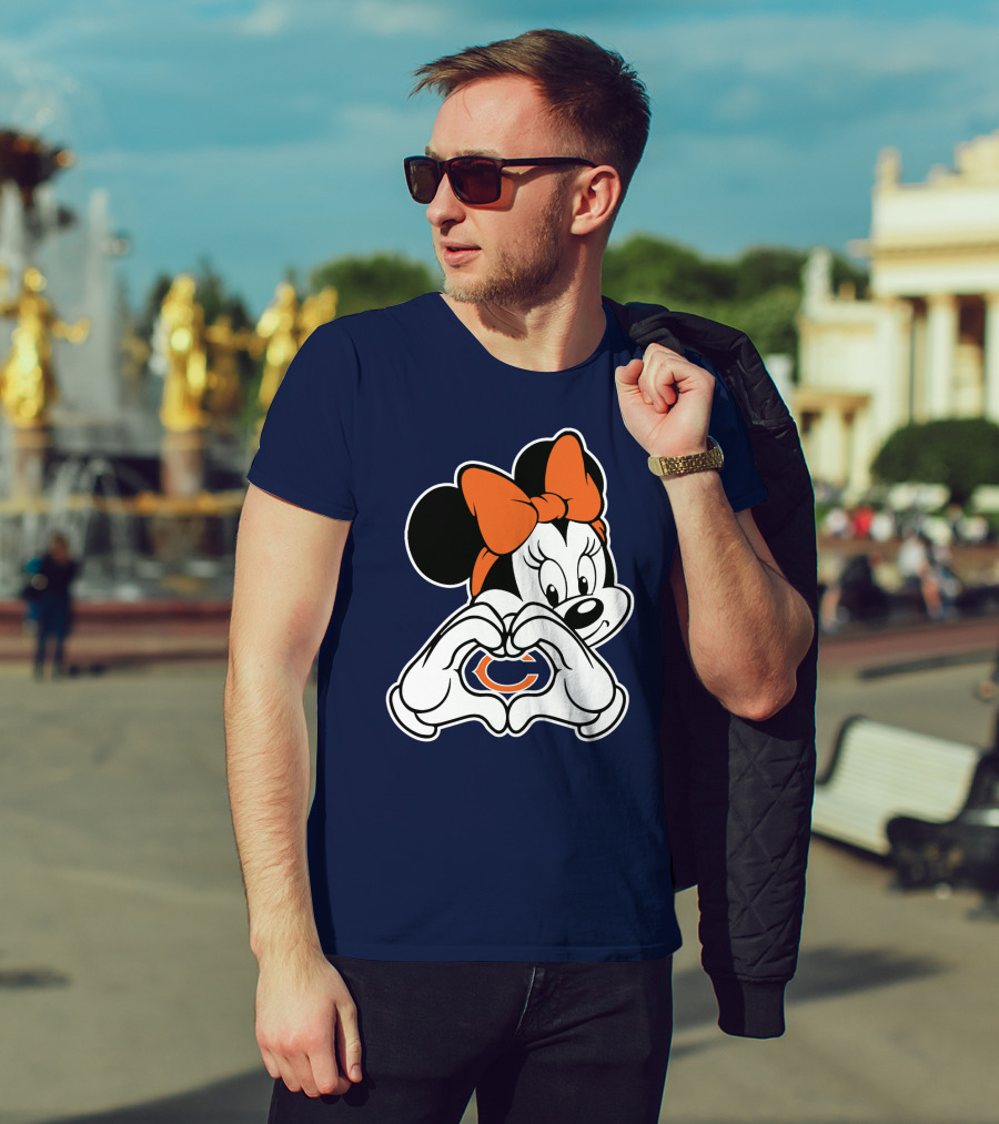 Minnie Mouse Heart Hands Chicago Bears C T-Shirt