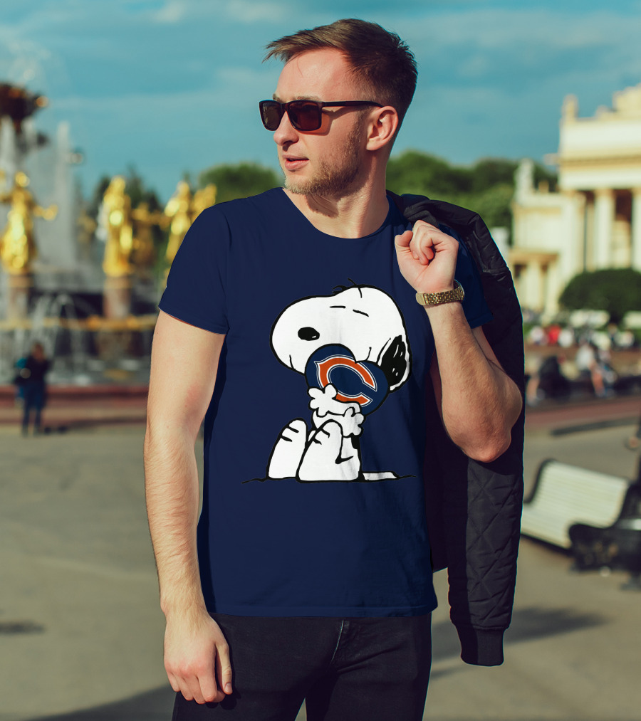 Snoopy Hugging Chicago Bears Heart T-Shirt