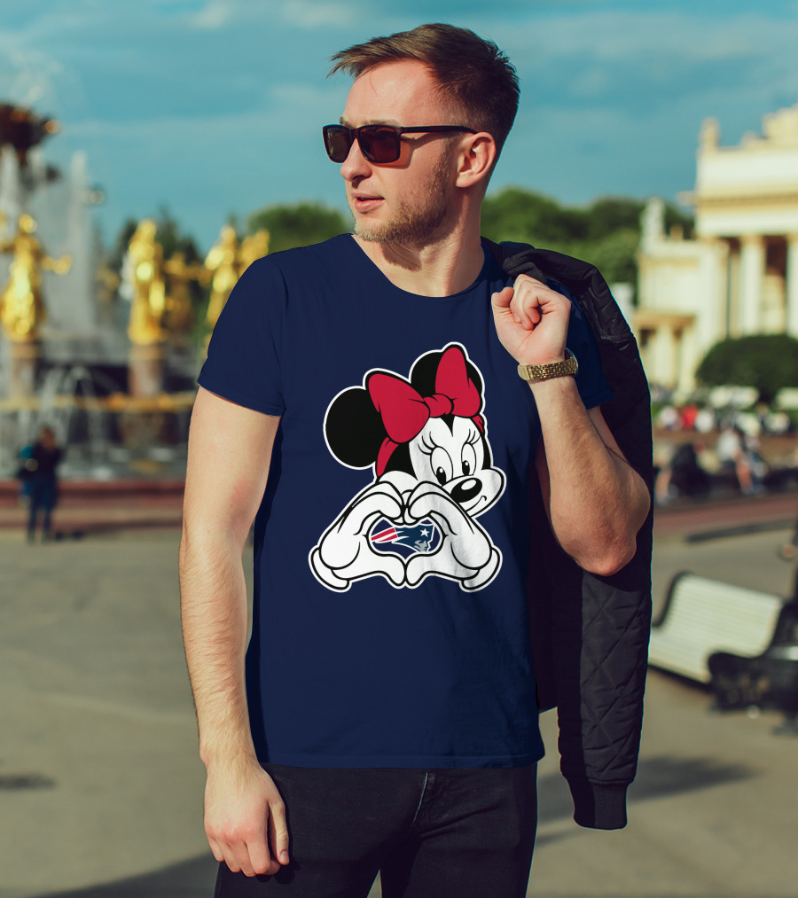 New England Patriots Minnie Mouse Heart Hands T-Shirt