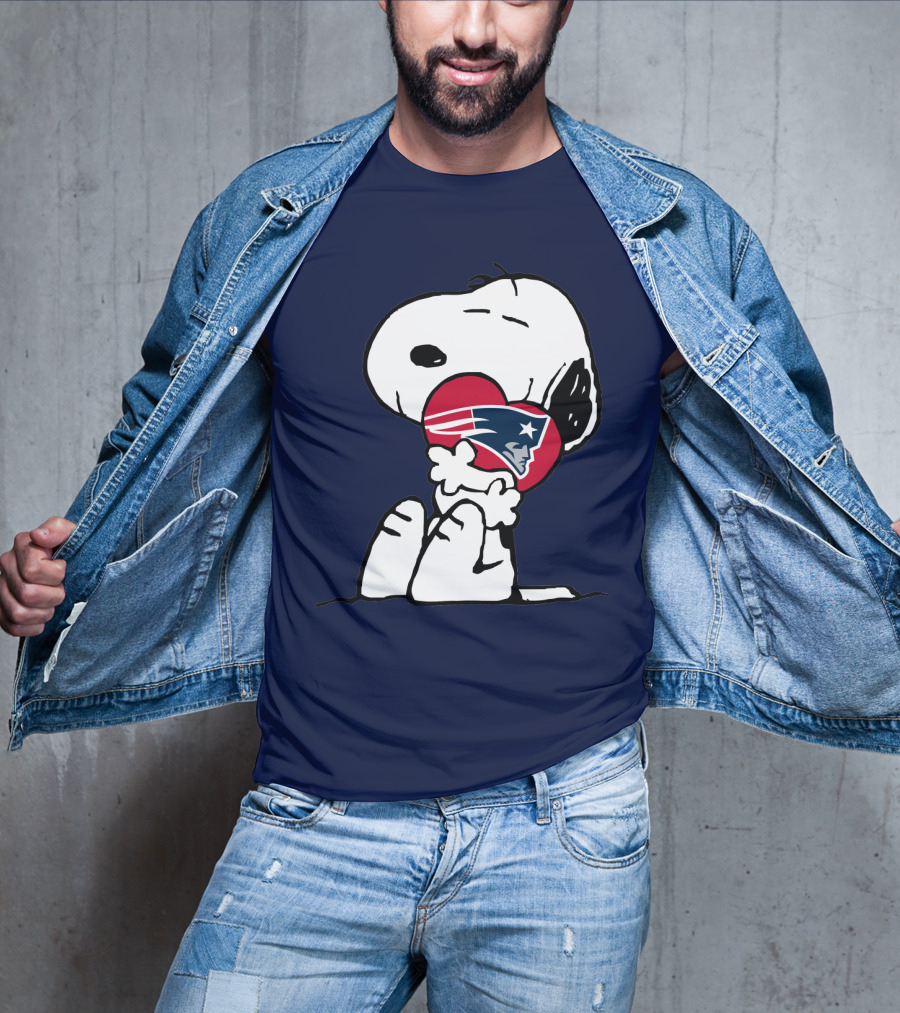 Snoopy Hugging New England Patriots Heart With Team T-Shirt