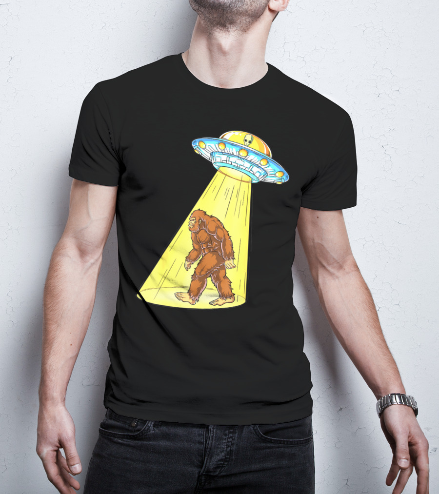 Bigfoot Sasquatch UFO Abduction Alien Flying Saucer T-Shirt