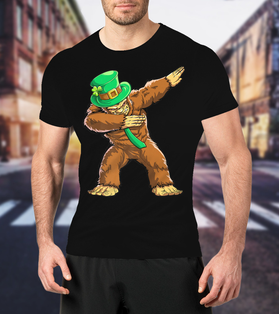 Dabbing Bigfoot St Patricks Day Leprechaun Hat T-Shirt
